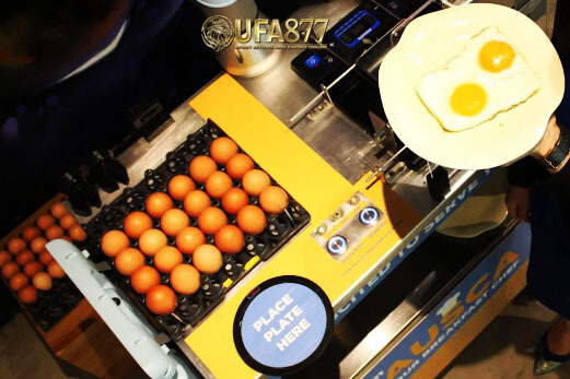 AUSCA หุ่นยนต์ทำไข่ในสิงคโปร์ 